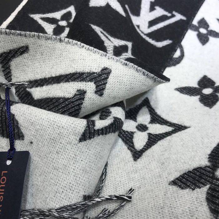 Louis Vuitton Scarf LV00027